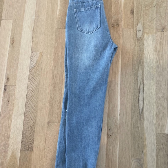 Chelsea & Violet deconstructed embroidered light colored jeans - Picture 10 of 12